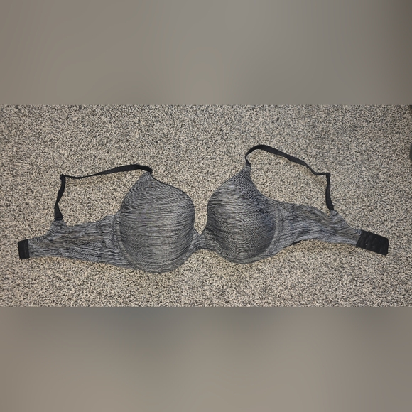 Victoria's Secret Other - Victoria's Secret Lightly Lined Demi tshirt Bra 34D
